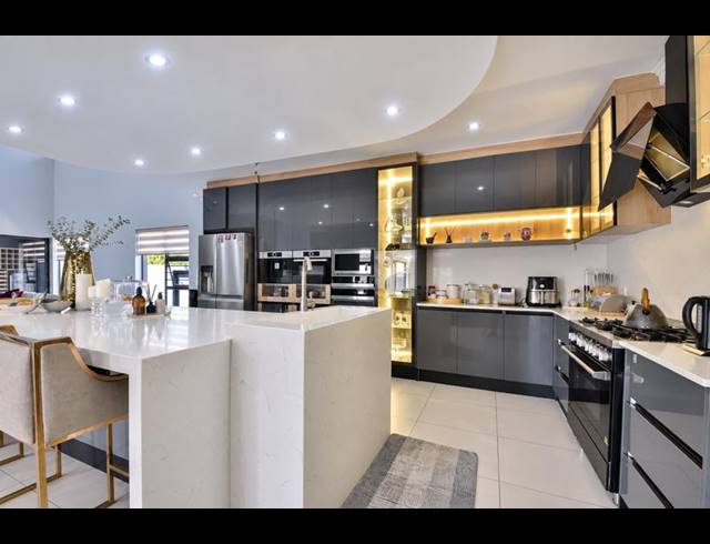 5 BEDROOM HOUSE FOR SALE IN PINEHAVEN